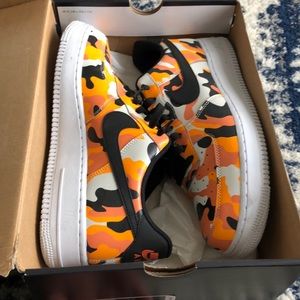 NIKE Mens Air Force 1 '07 Low Camo Shoes